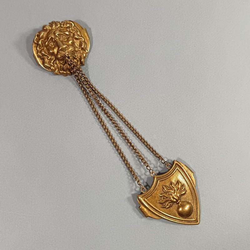 GARNITURES DE GIBERNE INFANTERIE ARTILLERIE MODELE TROISIEME REPUBLIQUE TETE DE LION CHAINETTES ET ECU A LA GRENADE